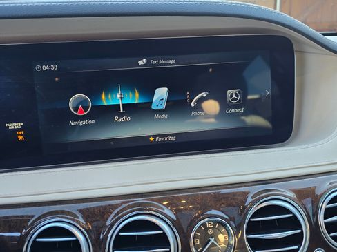 Used 2018 Mercedes-Benz S 560 Sedan image 26