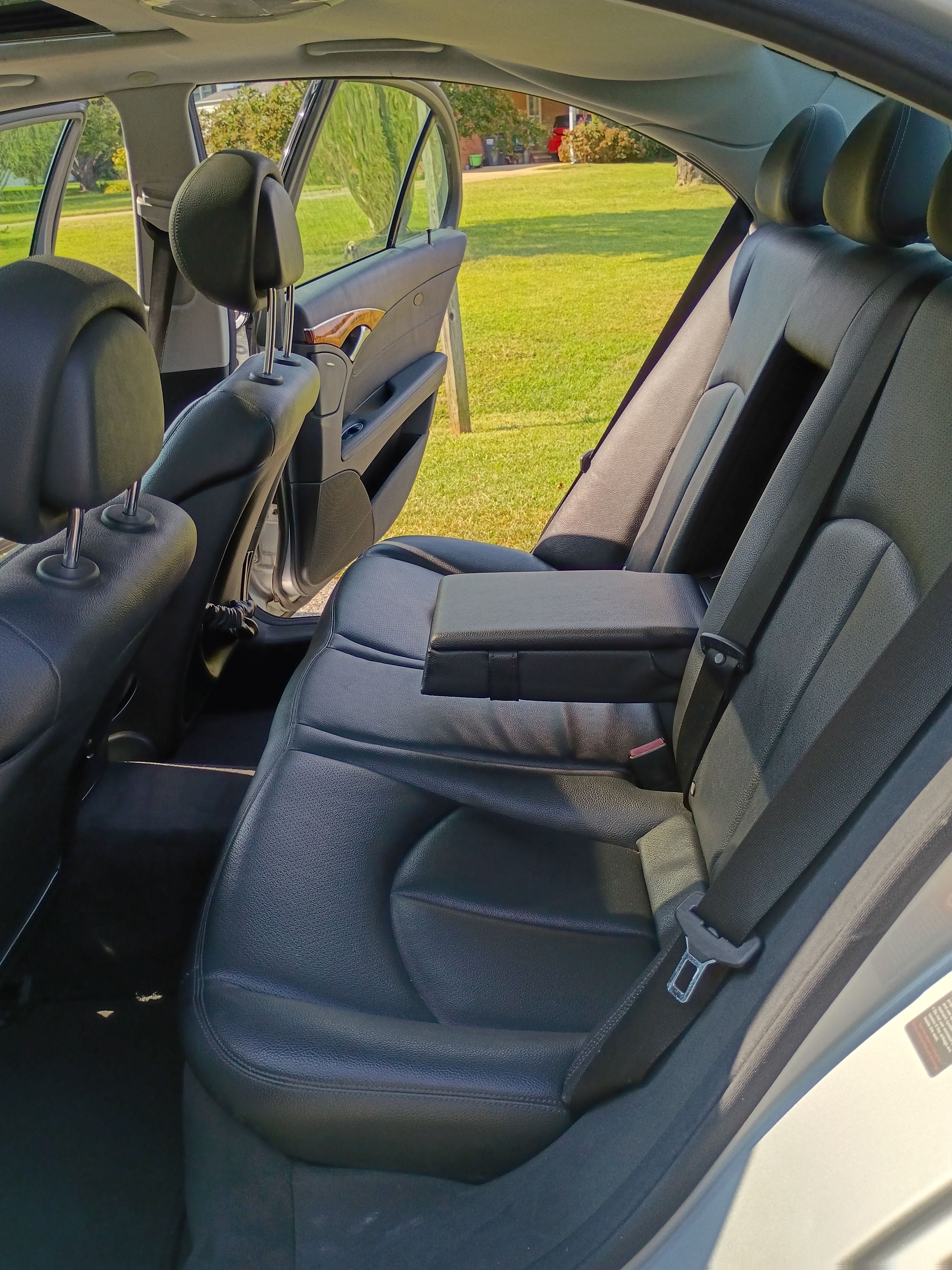 Used 2006 Mercedes-Benz E 320 CDI Sedan image 9