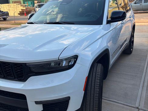 Used 2025 Jeep Grand Cherokee L Limited w/ Luxury Tech Group II image 2