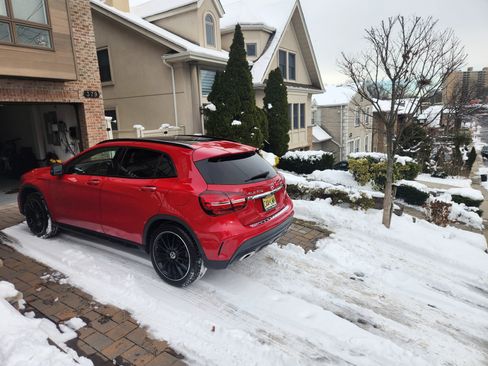 Used 2020 Mercedes-Benz GLA 250 4MATIC image 2