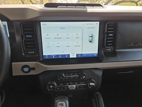 Used 2023 Ford Bronco Wildtrak image 18