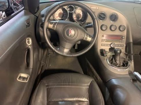 Used 2006 Pontiac Solstice Convertible w/ Premium Package image 6