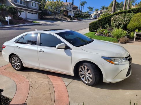 Used 2015 Toyota Camry XLE image 4