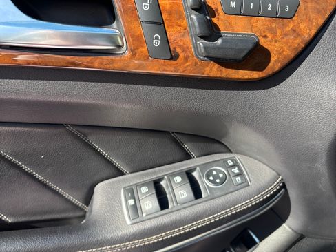 Used 2015 Mercedes-Benz GL 550 4MATIC image 13