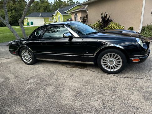 Used 2004 Ford Thunderbird image 2