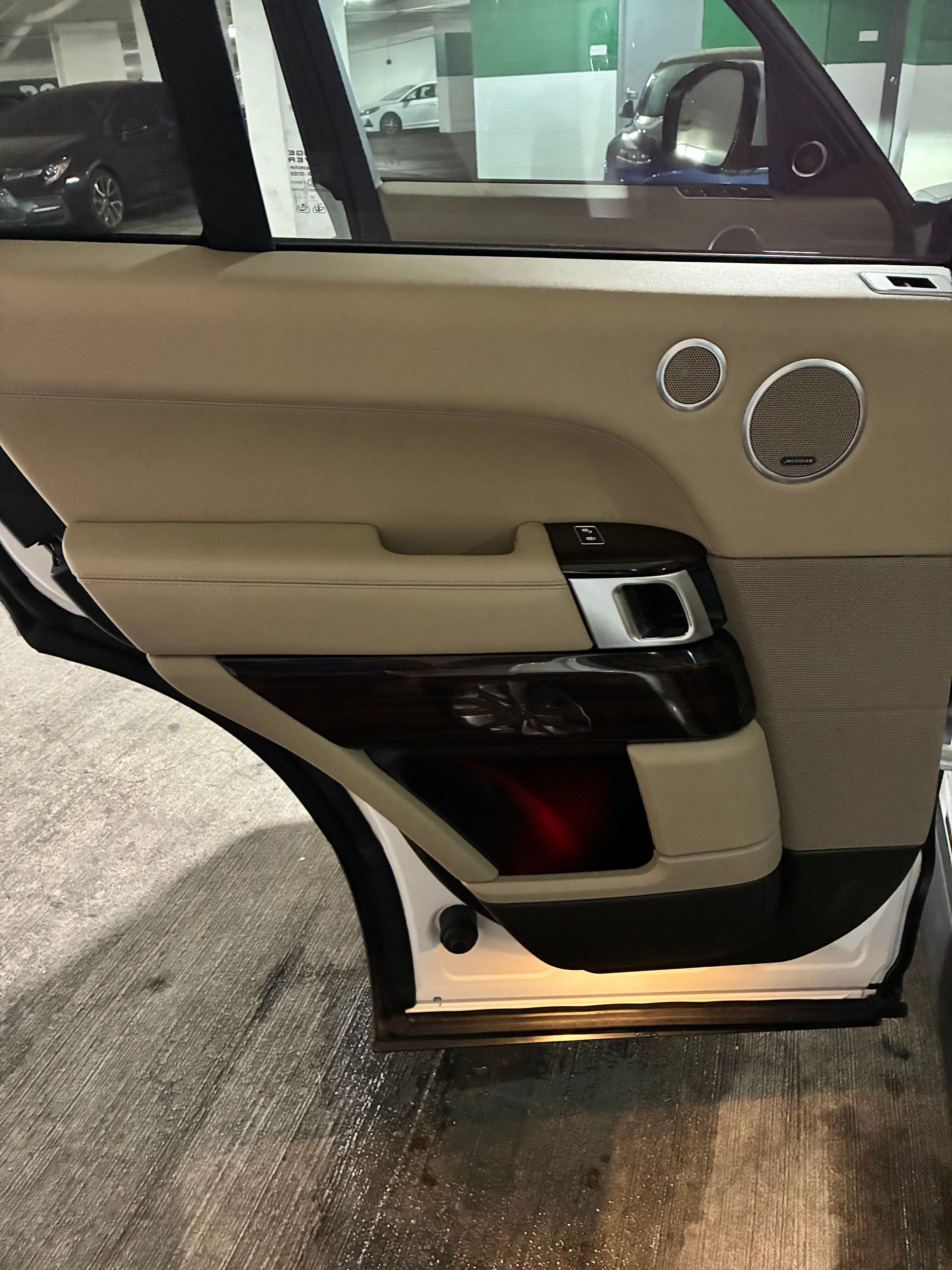 Used 2017 Land Rover Range Rover HSE AWD/4WD image 9