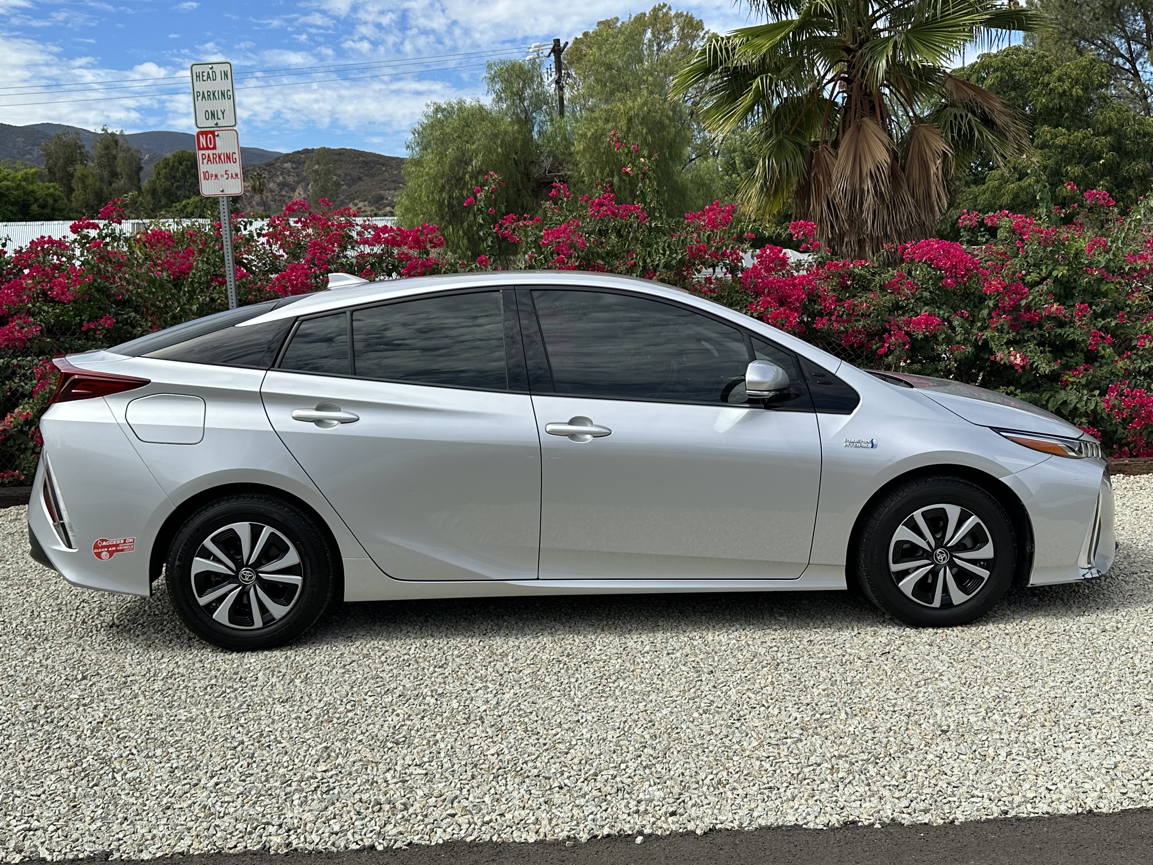Used 2018 Toyota Prius Prime Premium w/ Carpet Mat Package FWD image 11