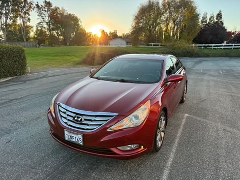 Used 2013 Hyundai Sonata SE w/ Navigation & Sunroof Pkg image 1