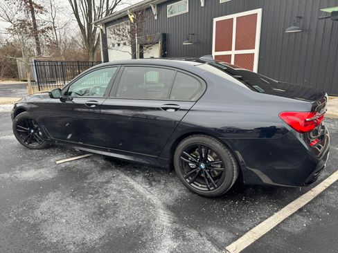 Used 2019 BMW 740i xDrive w/ Executive Package image 9