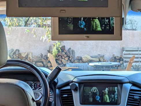 Used 2015 Chevrolet Suburban LTZ image 4