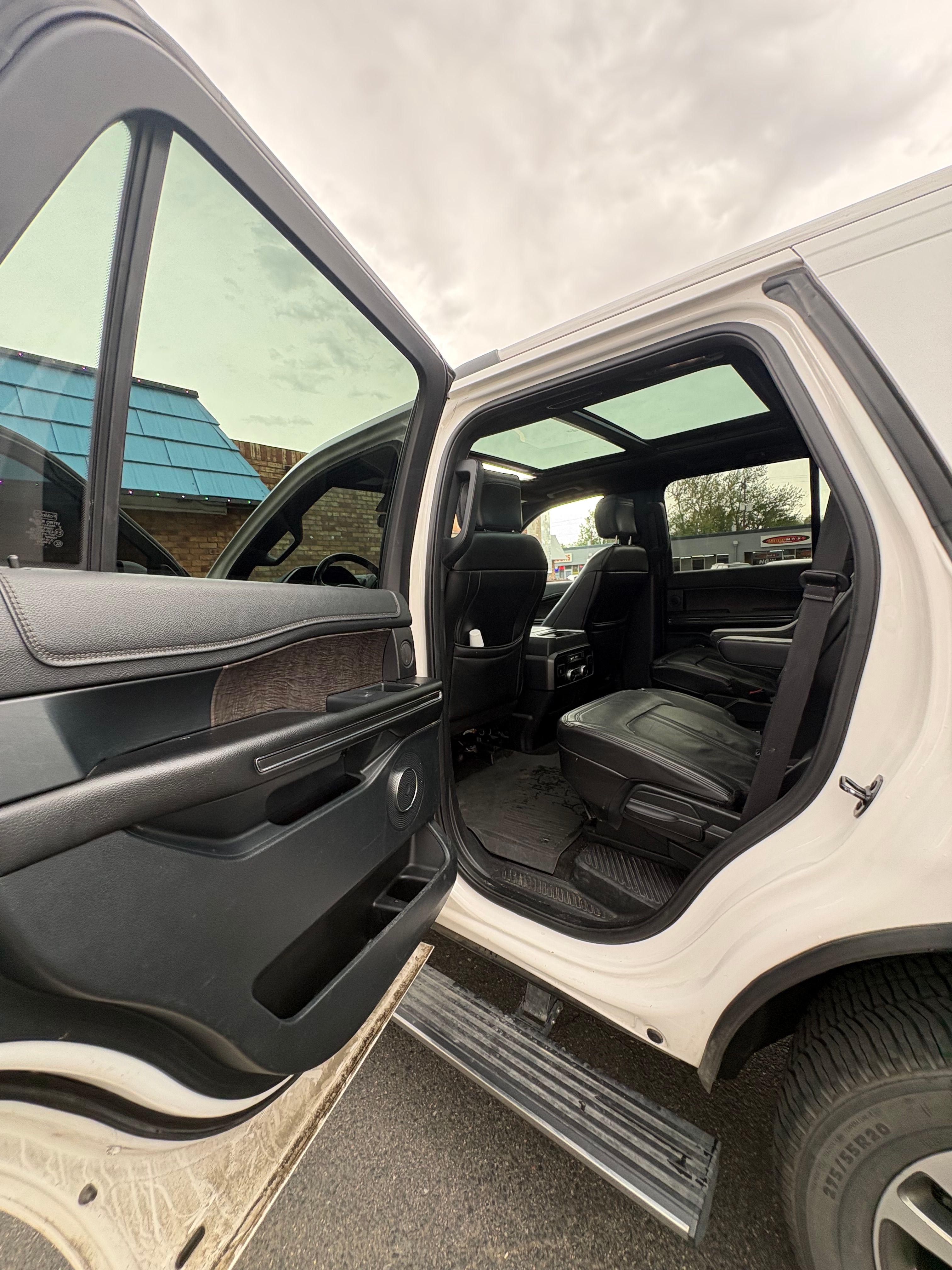 Used 2018 Ford Expedition Limited w/ Equipment Group 301A AWD/4WD image 10