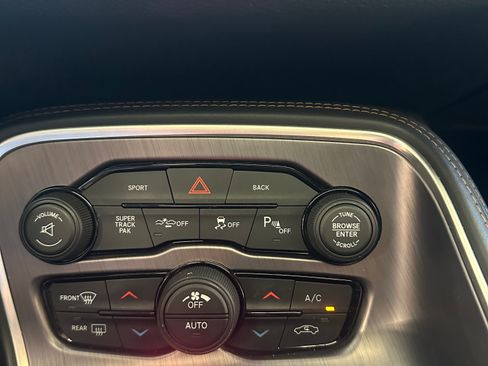 Used 2015 Dodge Challenger R/T Plus image 23