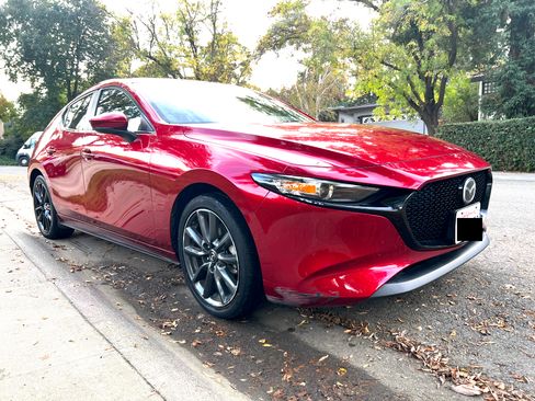 Used 2020 MAZDA MAZDA3 Hatchback w/ Preferred Package image 1