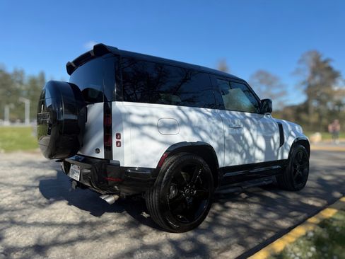 Used 2022 Land Rover Defender 90 image 12