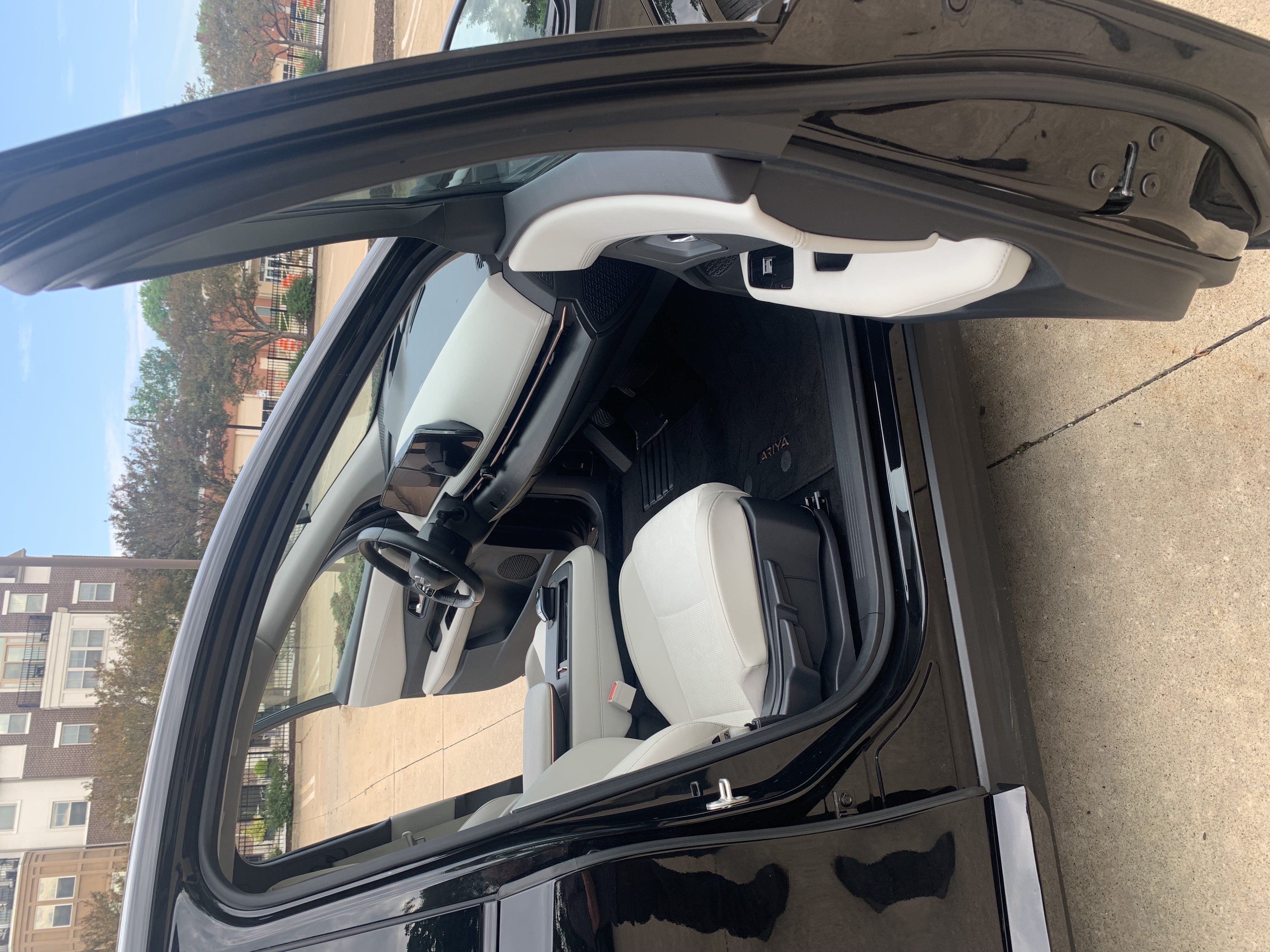 Used 2024 Nissan Ariya FWD image 12