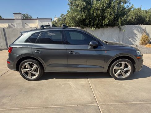 Used 2020 Audi Q5 2.0T Titanium Premium Plus w/ Premium Plus Package AWD/4WD image 2