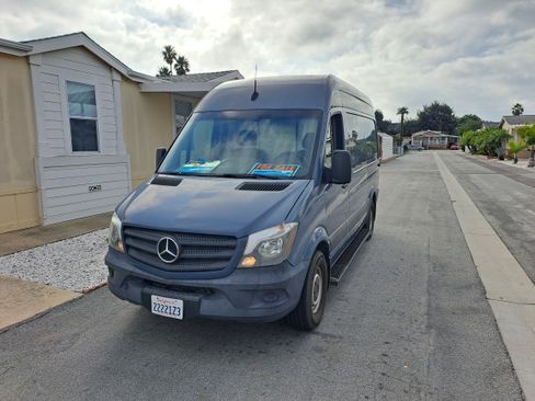 Used 2018 Mercedes-Benz Sprinter 2500 image 1