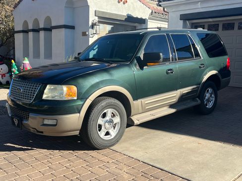 Used 2004 Ford Expedition Eddie Bauer image 2