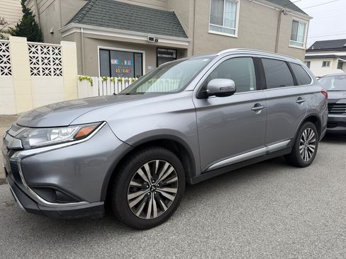 Used 2020 Mitsubishi Outlander SE AWD/4WD image 2