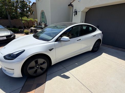 Used 2023 Tesla Model 3 Standard Range RWD image 2