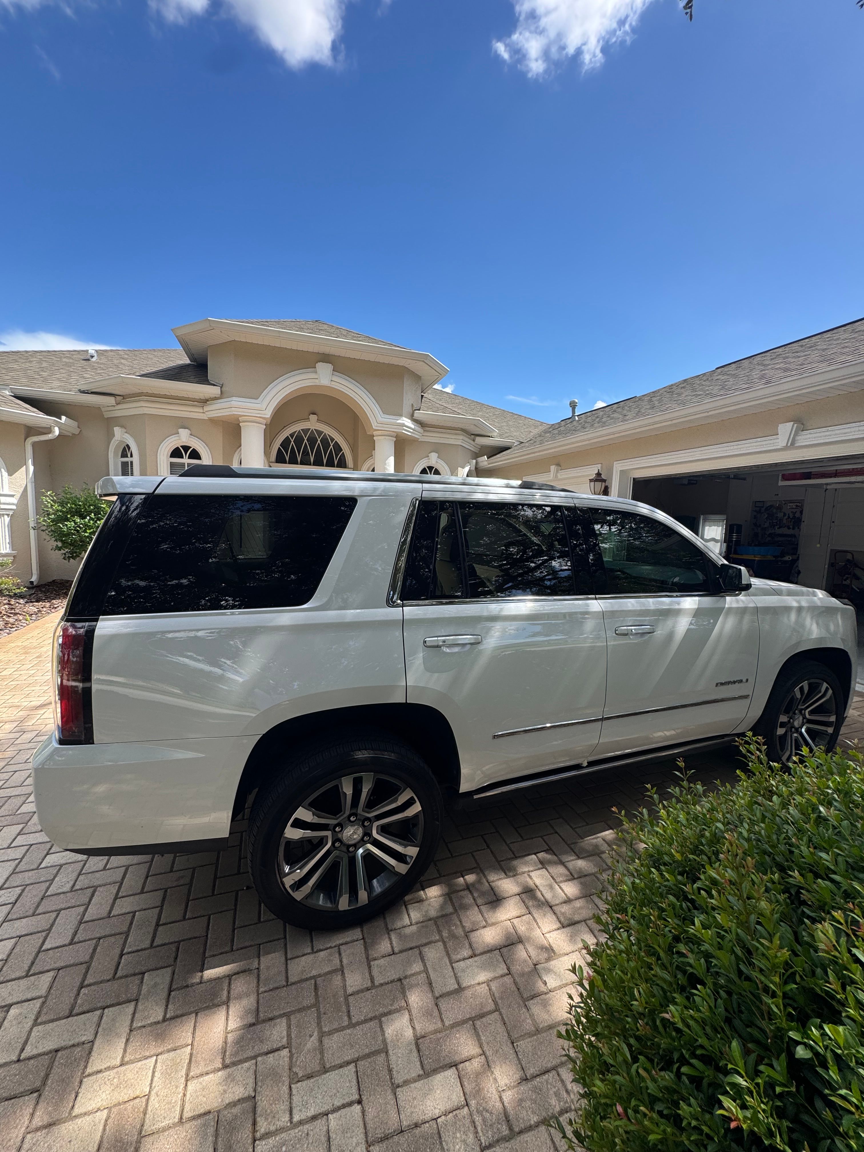 Used 2020 GMC Yukon Denali w/ Denali Premium Package AWD/4WD image 4