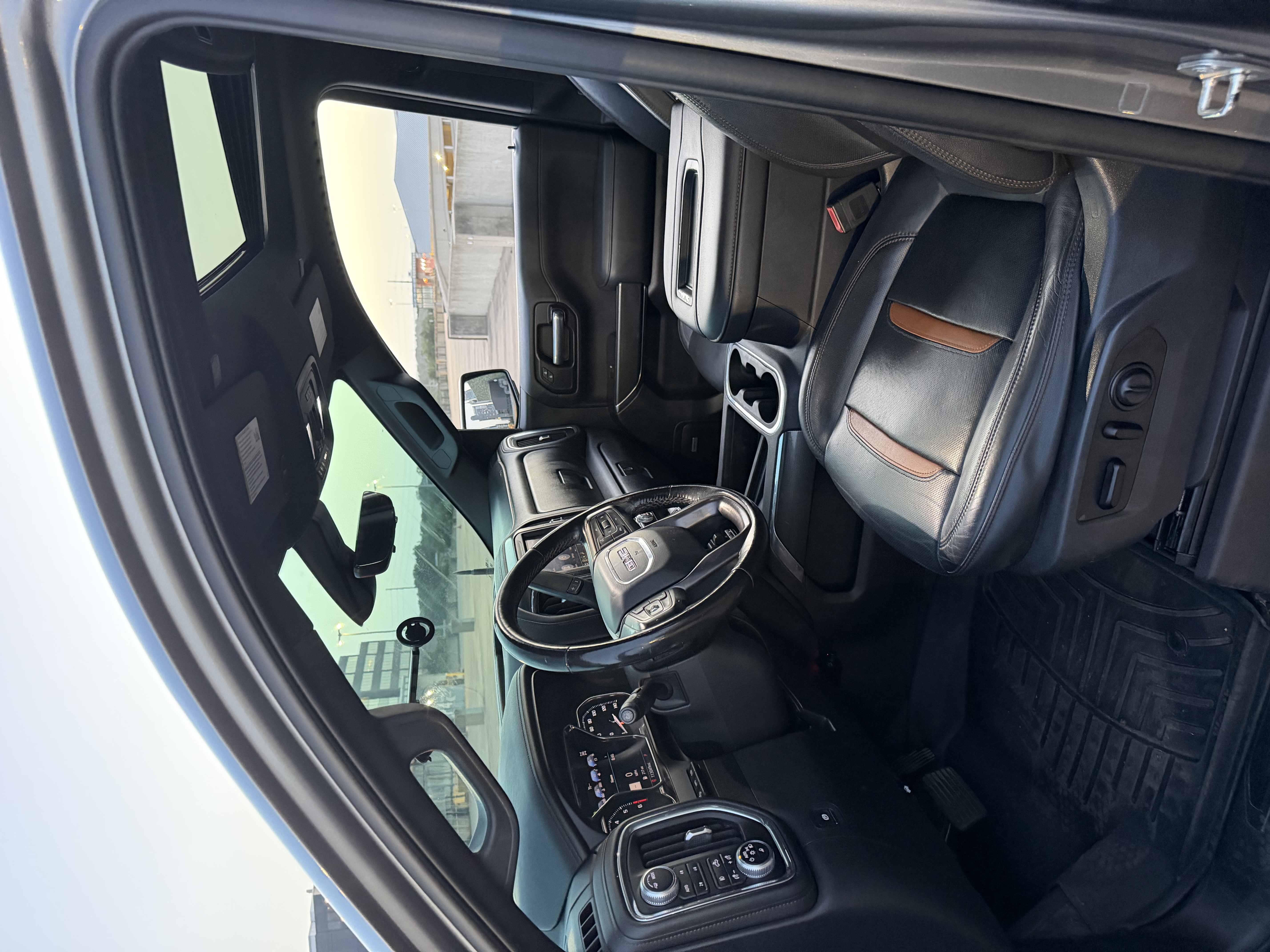 Used 2020 GMC Sierra 1500 AT4 w/ Technology Package AWD/4WD image 9