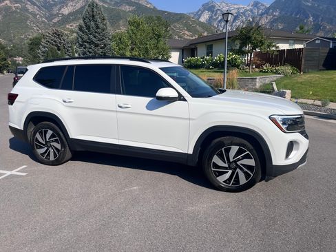 Used 2025 Volkswagen Atlas SE AWD/4WD image 13