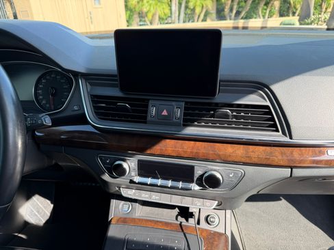 Used 2019 Audi Q5 2.0T Premium w/ Convenience Package image 14