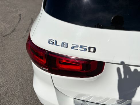 Used 2022 Mercedes-Benz GLB 250 4MATIC image 10