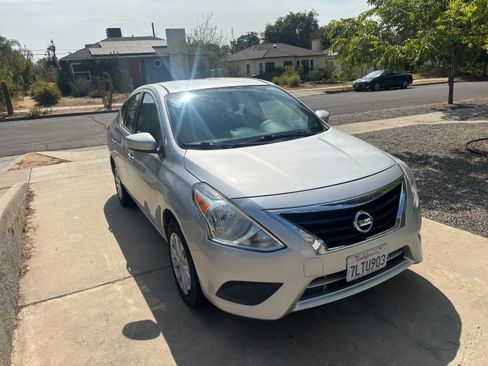 Used 2015 Nissan Versa SV FWD image 9