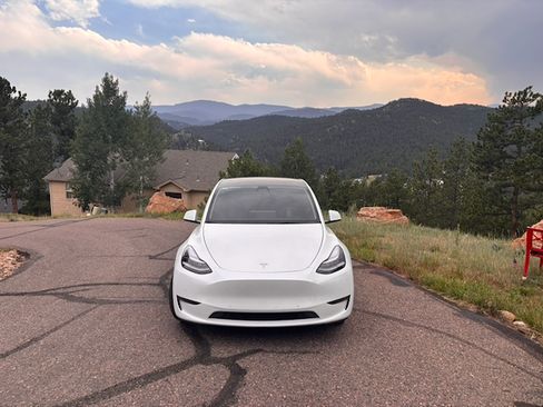 Used 2022 Tesla Model Y Long Range AWD/4WD image 2