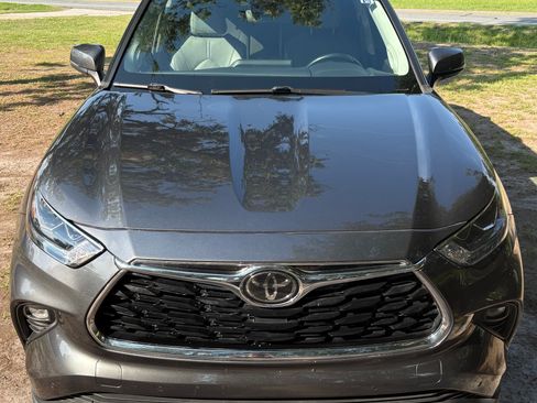 Used 2021 Toyota Highlander Limited AWD/4WD image 4