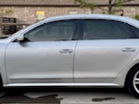 Used 2014 Volkswagen Passat TDI SE image 1