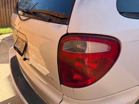 Used 2001 Chrysler Town & Country LX image 5