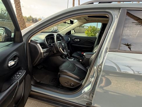 Used 2015 Jeep Cherokee Trailhawk w/ Comfort/Convenience Group image 11