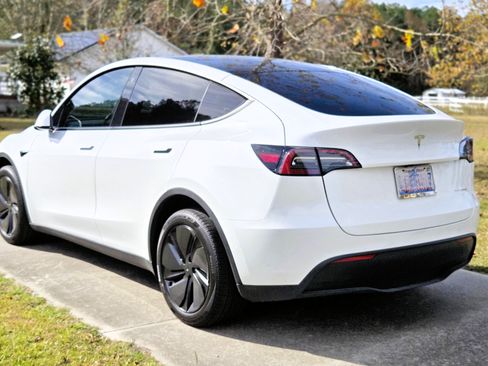 Used 2022 Tesla Model Y Long Range image 4