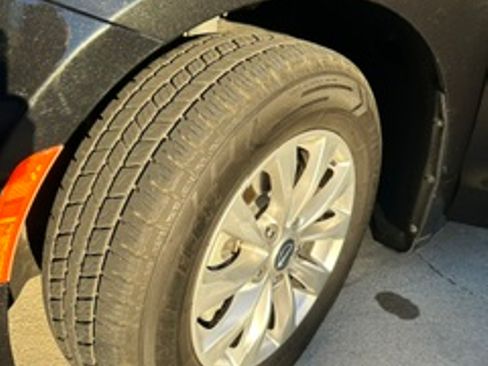 Used 2019 Chrysler Pacifica Touring-L FWD image 17