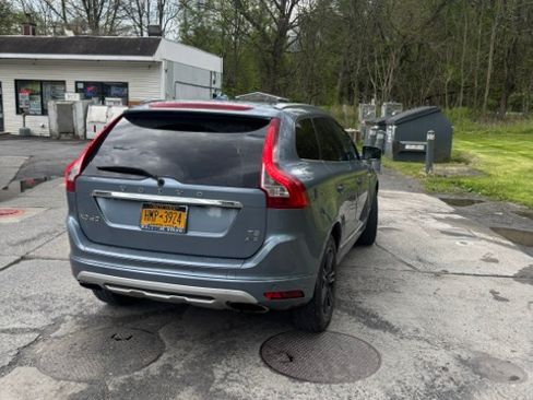 Used 2017 Volvo XC60 T5 Dynamic w/ Preferred Option Package AWD/4WD image 3