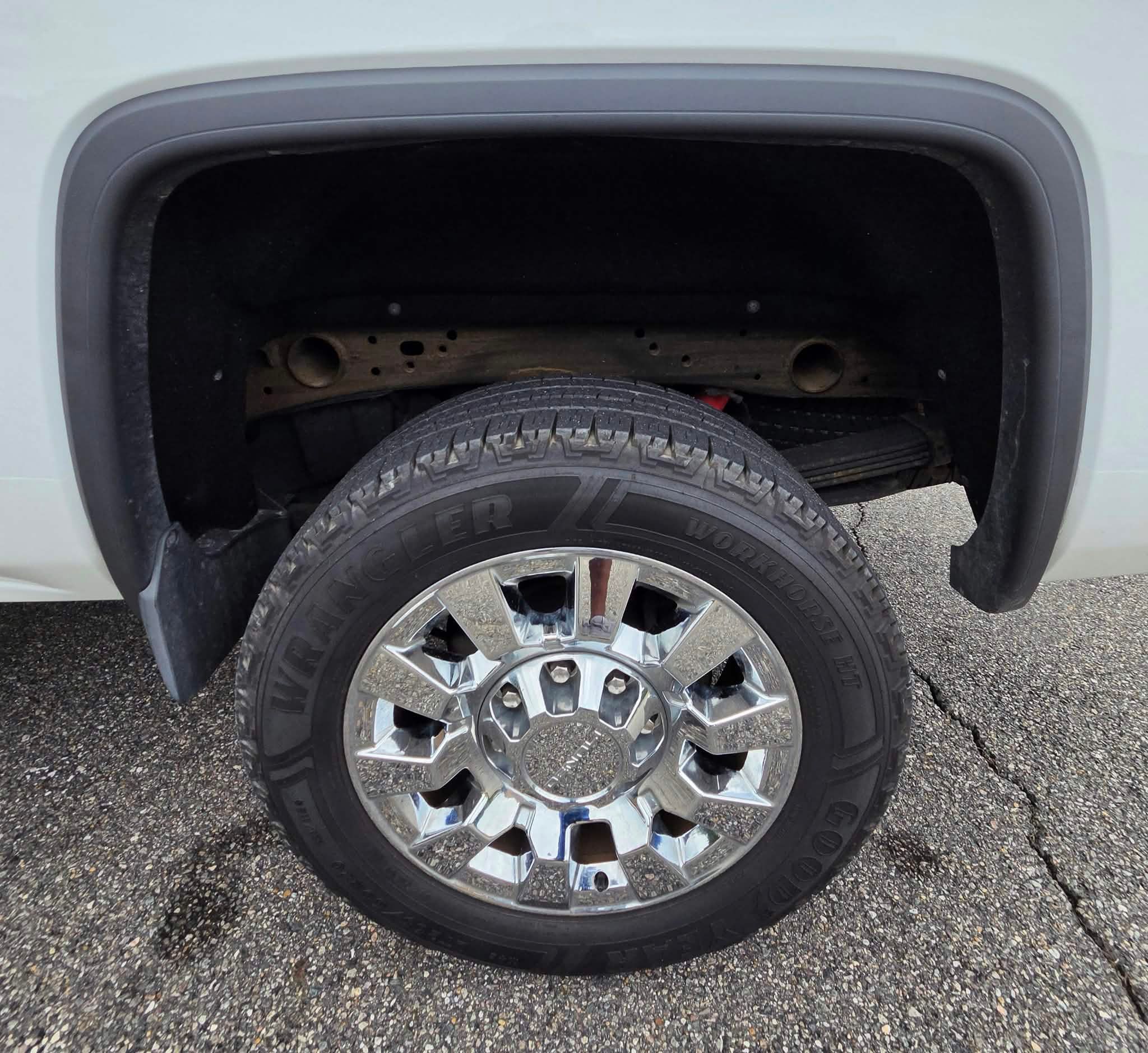 Used 2016 GMC Sierra 2500 Denali w/ Duramax Plus Package AWD/4WD image 24