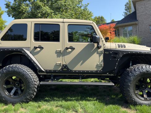 Used 2017 Jeep Wrangler Unlimited Rubicon w/ Connectivity Group image 2