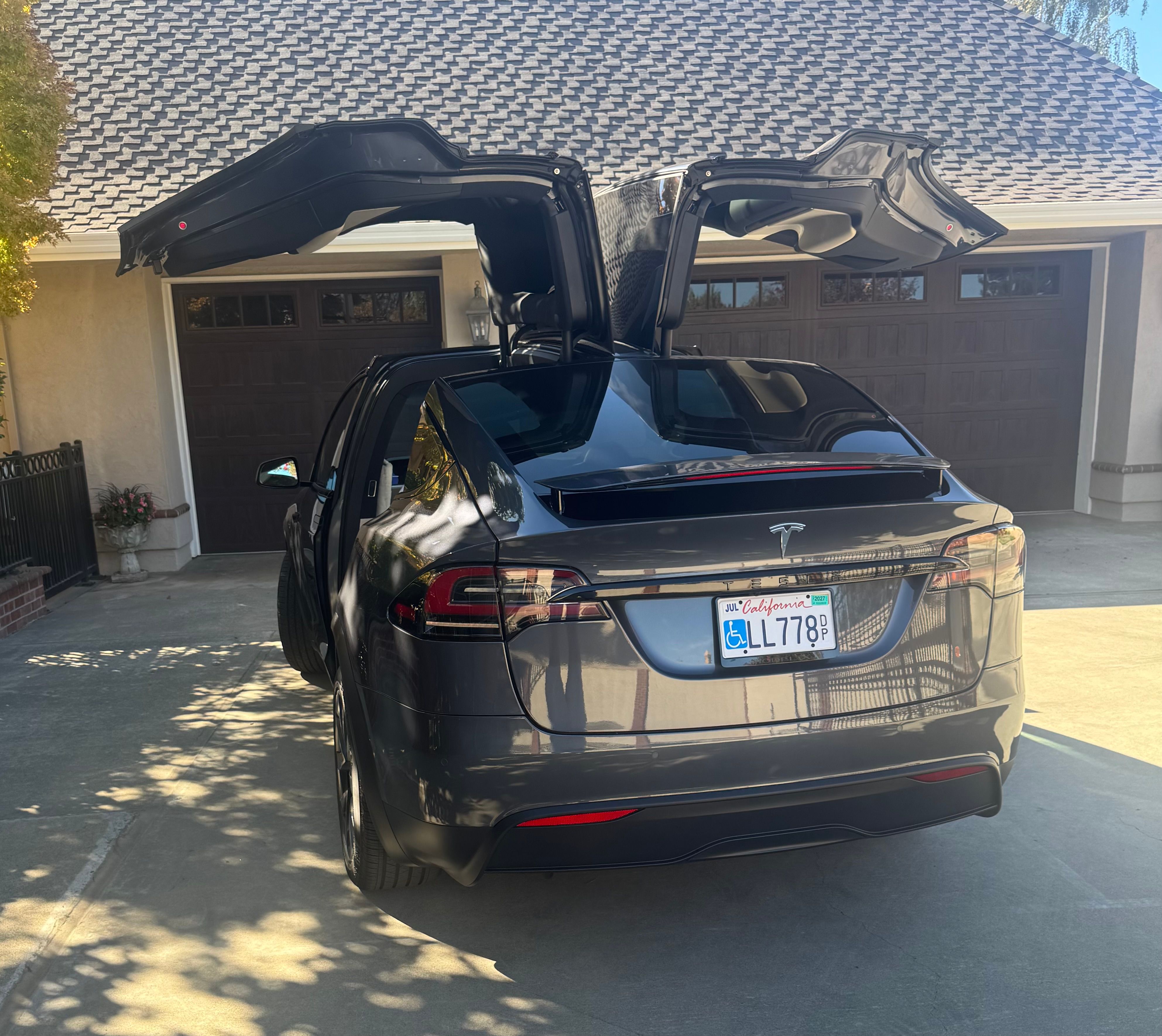 Used 2022 Tesla Model X AWD/4WD image 2