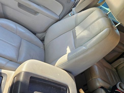 Used 2010 Chevrolet Suburban 2500 LT image 10