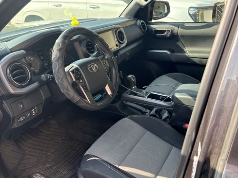 Used 2023 Toyota Tacoma TRD Off-Road image 4