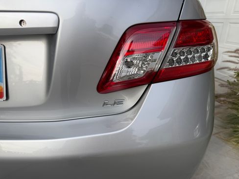 Used 2011 Toyota Camry LE image 6