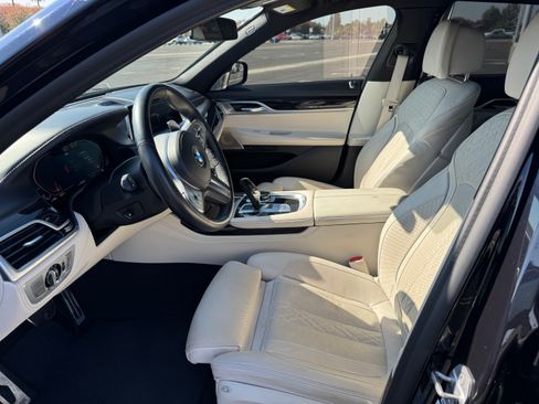 Used 2021 BMW 750i xDrive w/ Executive Package image 8