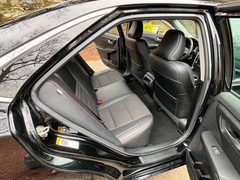 Used 2016 Toyota Camry SE image 16