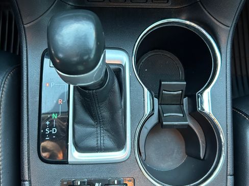 Used 2015 Toyota Highlander Limited image 2