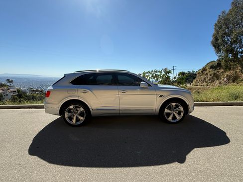 Used 2019 Bentley Bentayga image 9