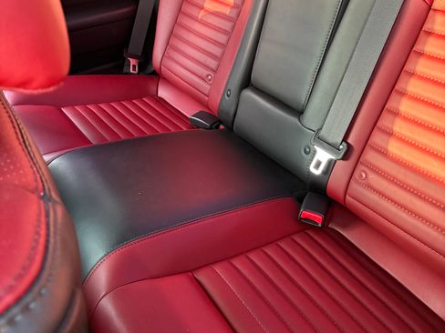 Used 2014 Dodge Challenger SXT image 11