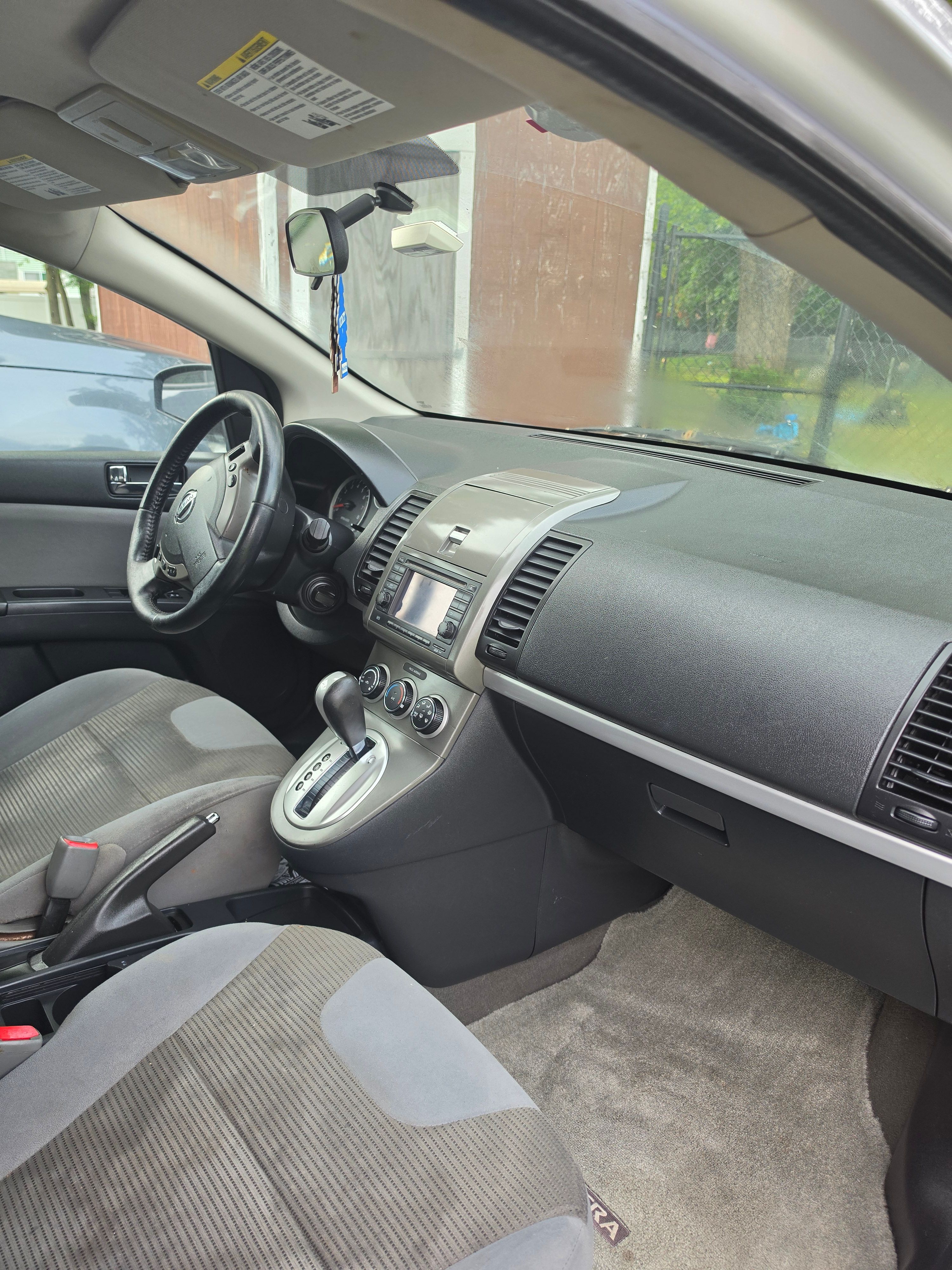 Used 2012 Nissan Sentra 2.0 SR w/ Special Edition Pkg FWD image 11